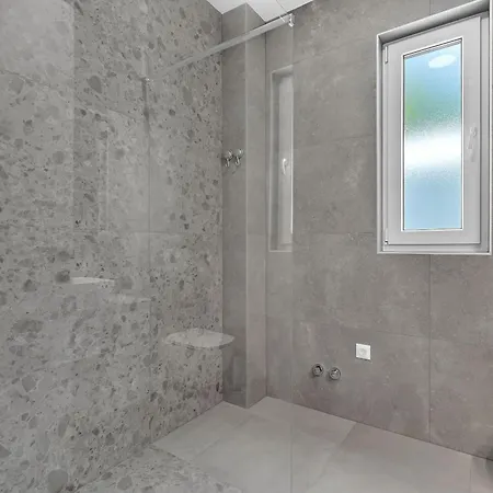 Bava - Swimming Pool With Sea View