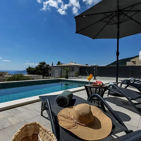 Bava - Swimming Pool With Sea View