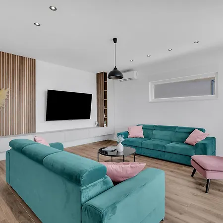 Bava - Swimming Pool With Sea View